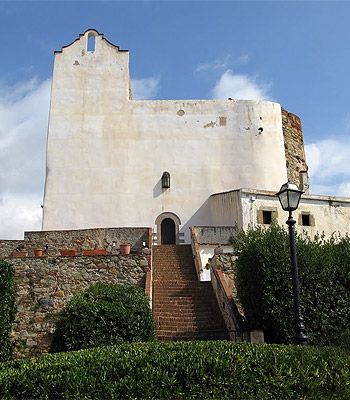 Llar d'avis Sant Pol exterior de la residencia y jardín